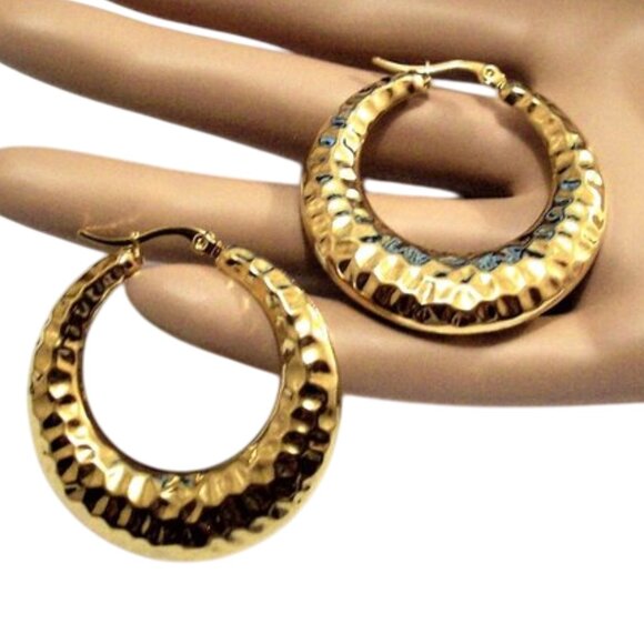 24K Gold Plated Hammered Hoop Pierced Post Earrings 43mm Oval Graduated Textured - Picture 1 of 15